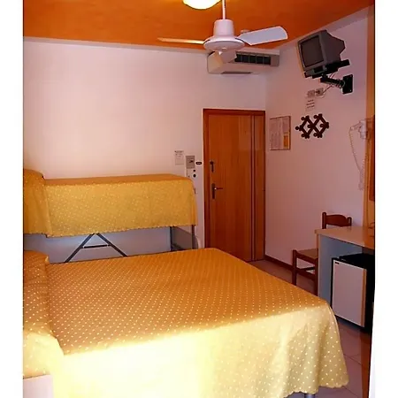 فندق Paron 3*