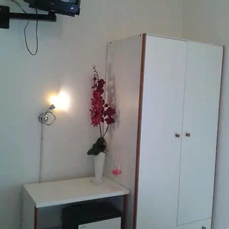 فندق Paron 3*